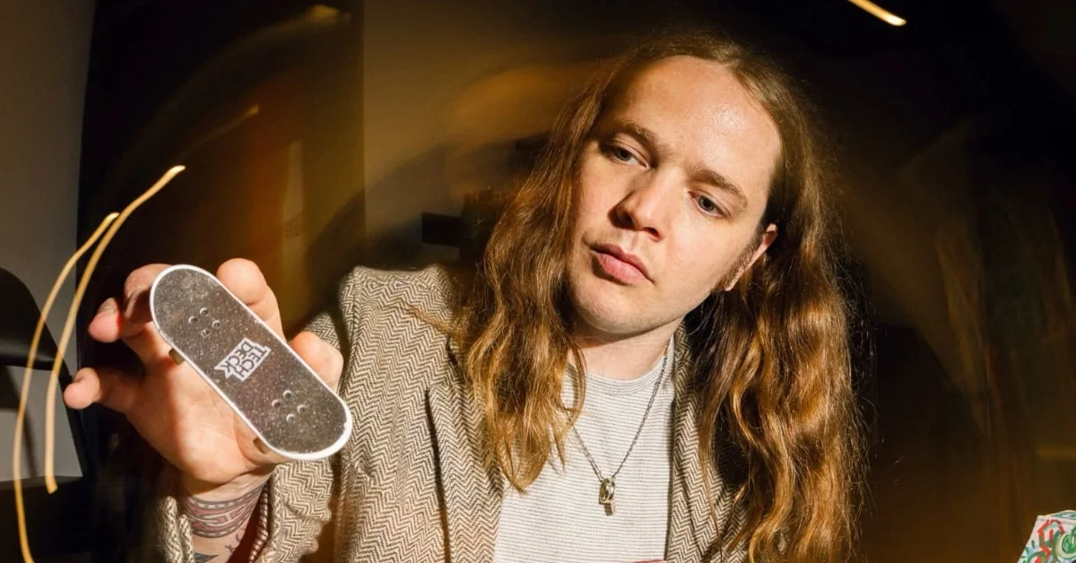 Ranqueamos as 16 faixas de 'So Much for Goodbyes', de Billy Strings