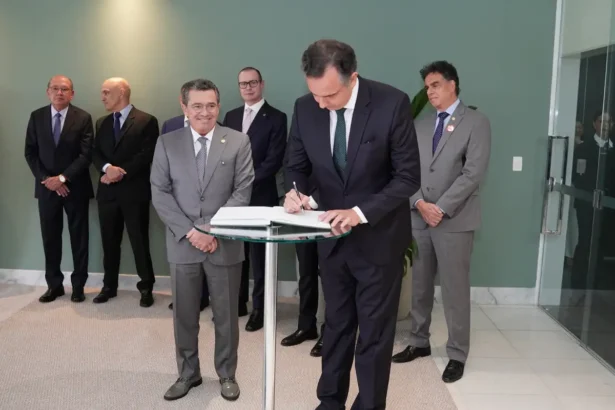 Rodrigo Pacheco assume cargo de ministro no TCU
