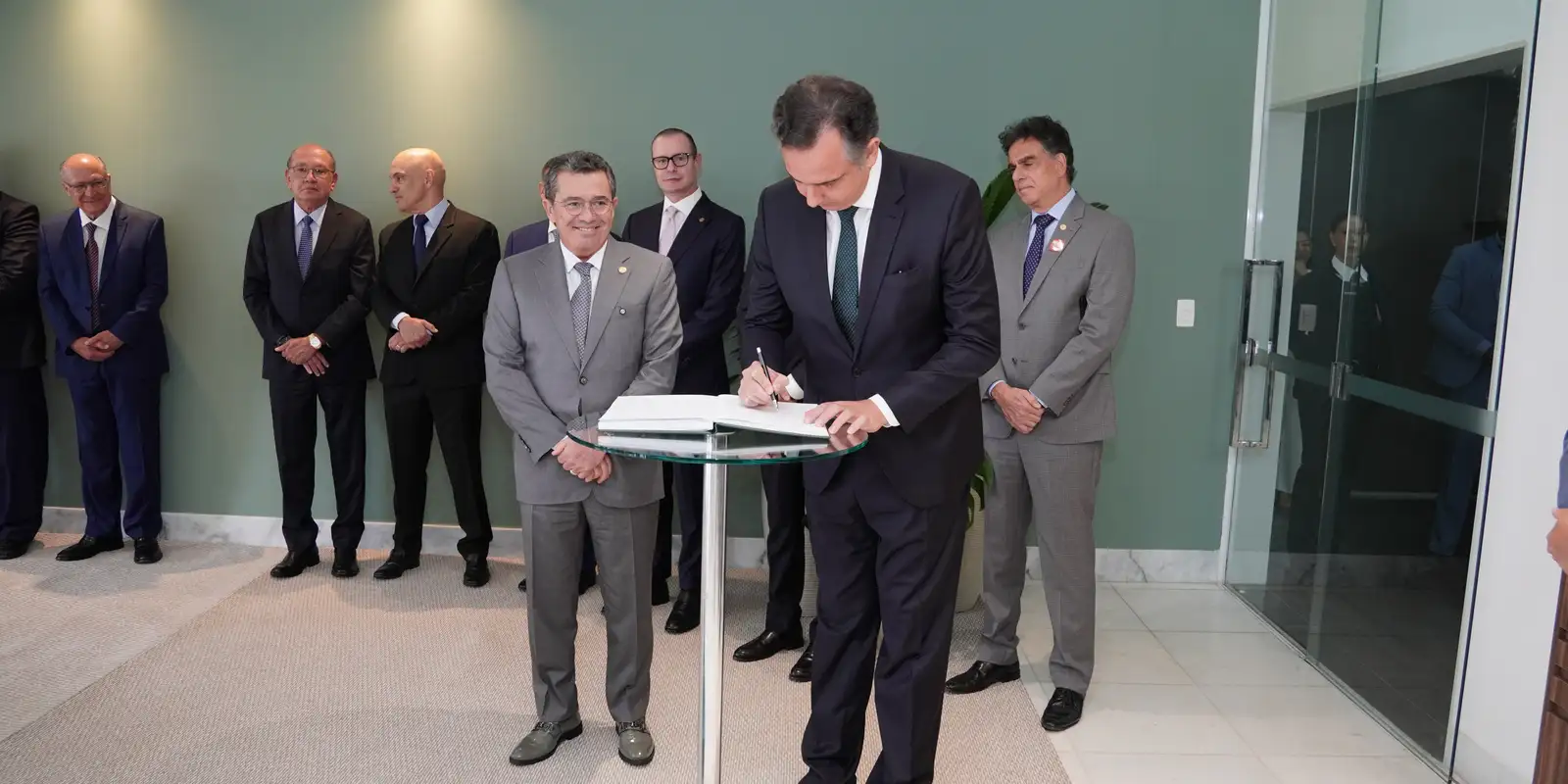 Rodrigo Pacheco assume cargo de ministro no TCU