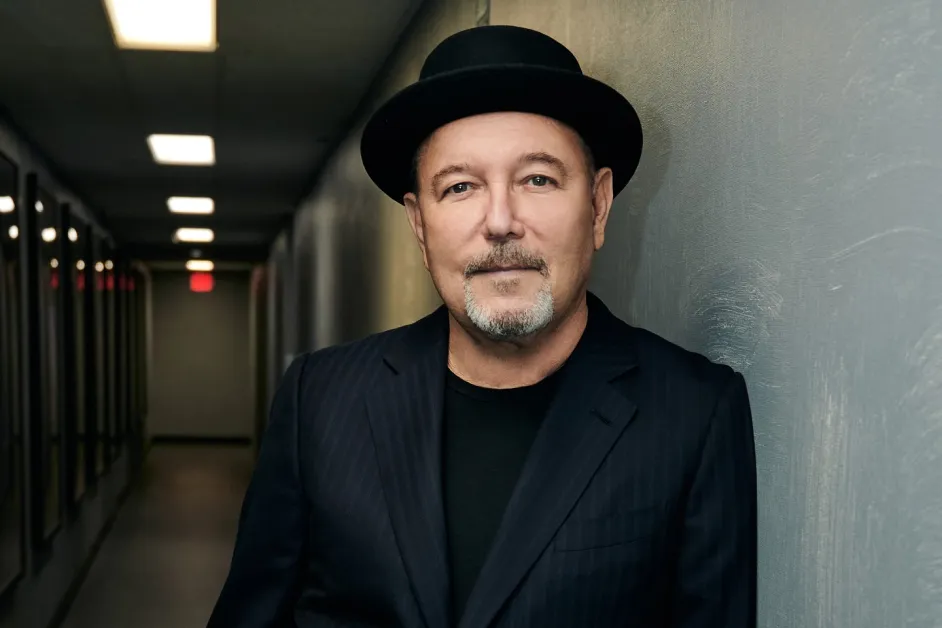 Rubén Blades recebe o prêmio Ícone no Billboard Latin Music Awards 2026