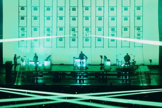 RÜFÜS DU SOL bate recorde: maior turnê eletrônica da história