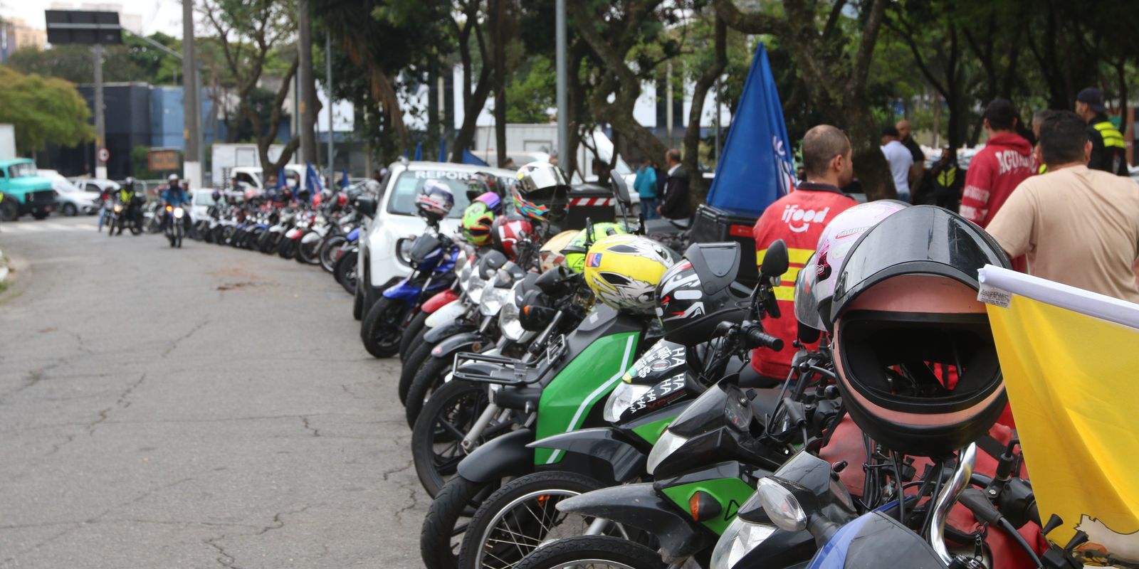 Só 1 em 5 motociclistas de aplicativo tem previdência, revela IBGE