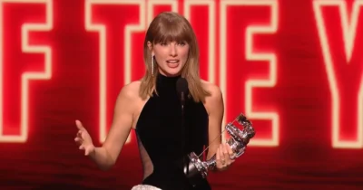 Taylor Swift dedica VMA a Dolly Parton e amplia seu recorde