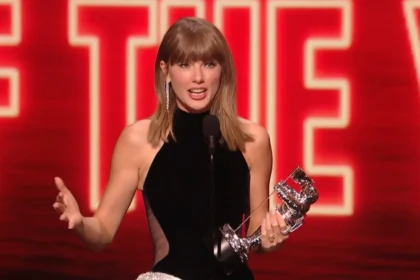 Taylor Swift dedica VMA a Dolly Parton e amplia seu recorde