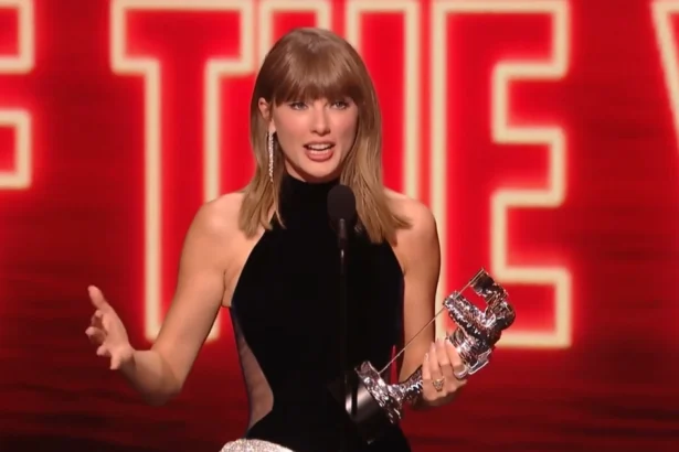 Taylor Swift dedica VMA a Dolly Parton e amplia seu recorde