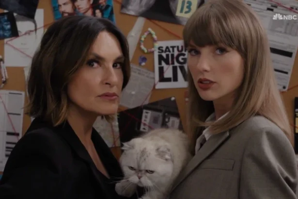 Taylor Swift surpreende em esquete de Law & Order no Emmy 2026