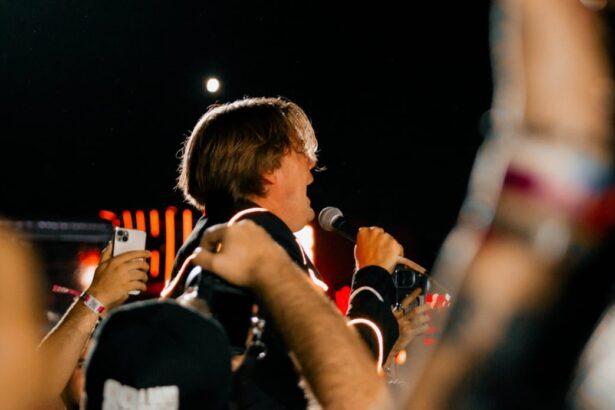 The Hives agitam Palco Mundo em estreia eletrizante no Rock in Rio