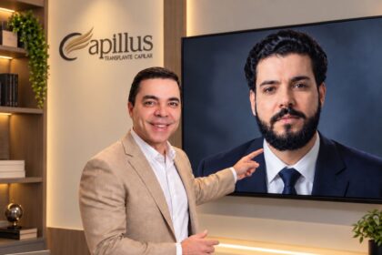 Procedimento de transplante de barba em clínica de restauração capilar