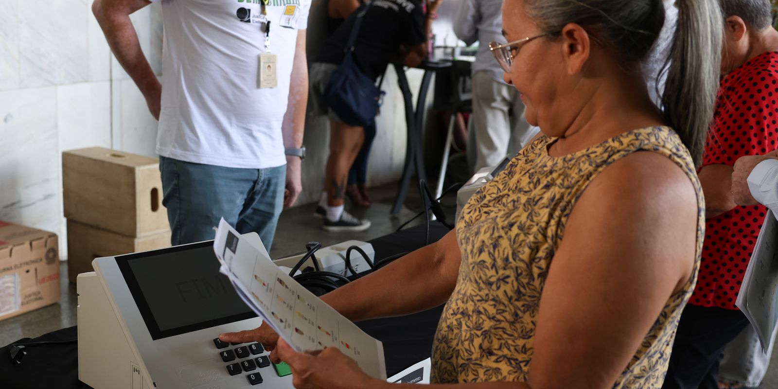 TRE-RJ distribui 1,4 milhão de colas eleitorais gratuitas