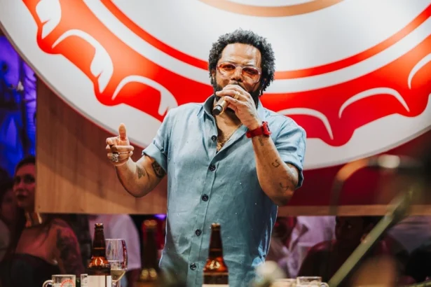 Xande de Pilares conquista indicação ao Grammy Latino por álbum ao vivo