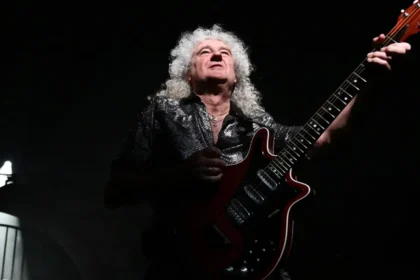 Brian May renuncia às turnês: prioriza família e astrofísica aos 79