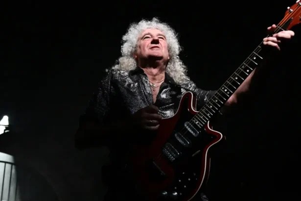 Brian May renuncia às turnês: prioriza família e astrofísica aos 79