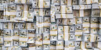 Dólar sobe a R$ 5,22 com tensão no Oriente Médio e petróleo em alta