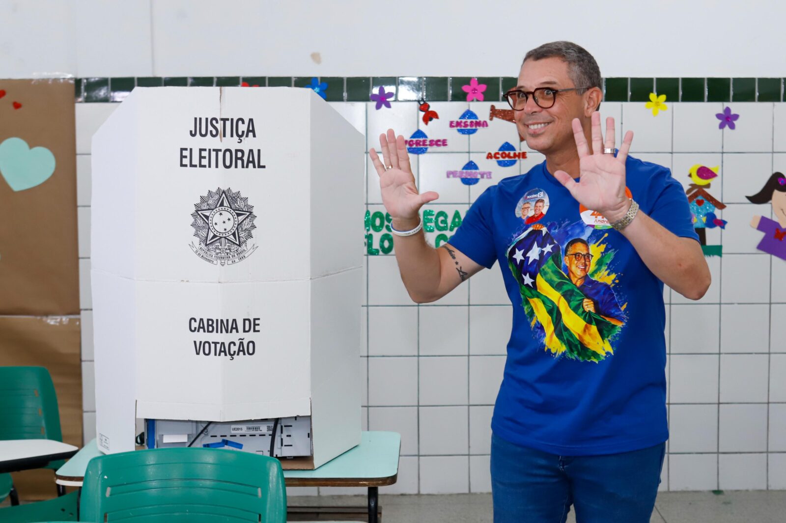 O governador Fábio Mitidieri no local de votação, em Aracaju