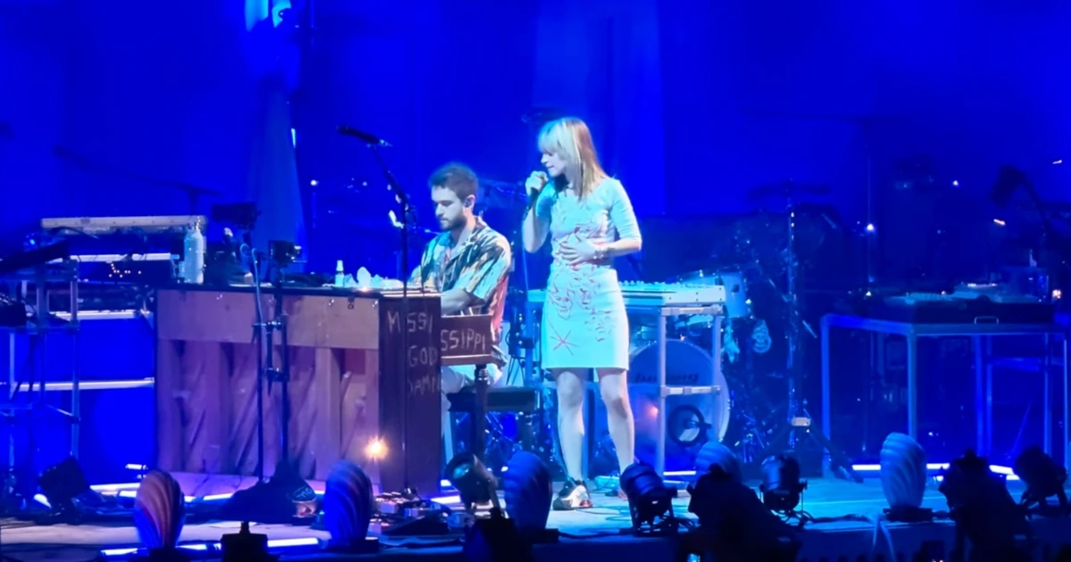 Hayley Williams chama Zedd e revive 'Stay the Night' no Hollywood Bowl