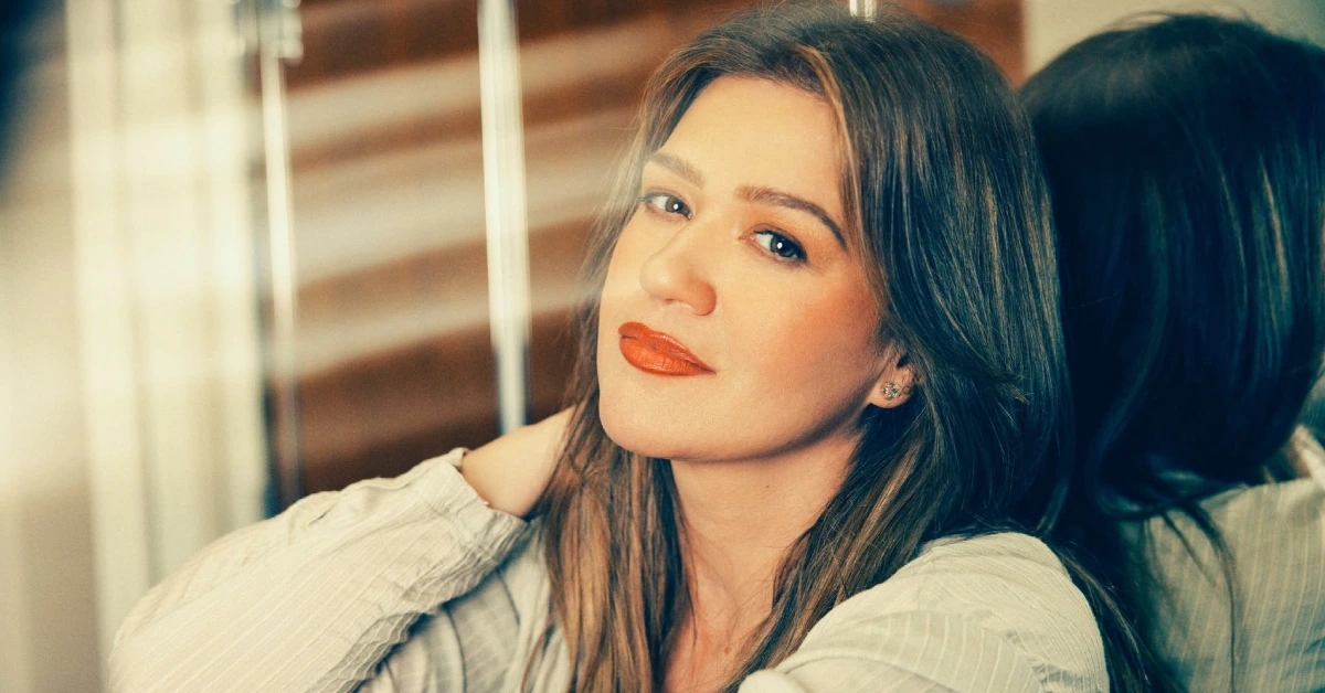 Kelly Clarkson defende IA na música e exige distinção entre criações