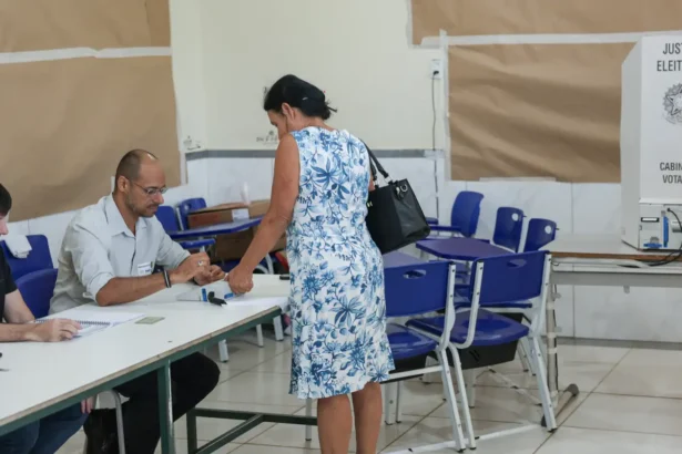 Seis estados e o DF vão ao segundo turno em 25 de outubro