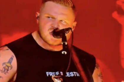 Zach Bryan quebra recorde no Gillette Stadium e exibe camiseta 'Palestina Livre'